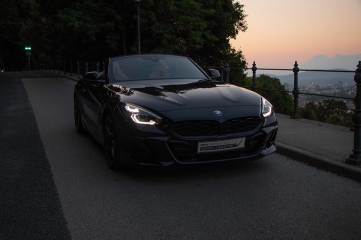 BMW Z4 ob sončnem zahodu